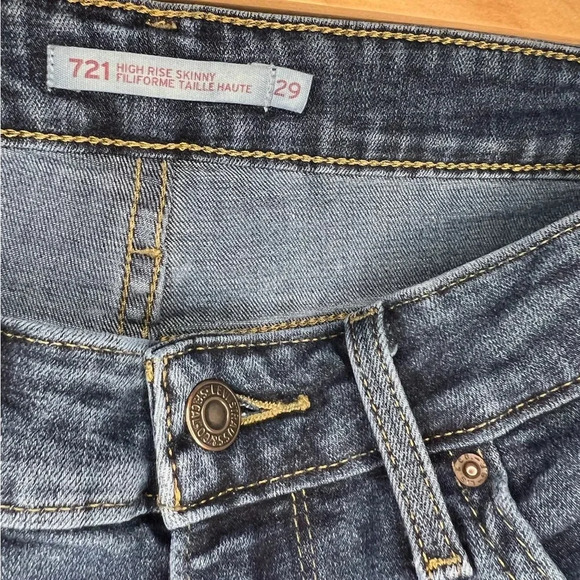 Levi’s High Rise  Skinny - Picture 2 of 3